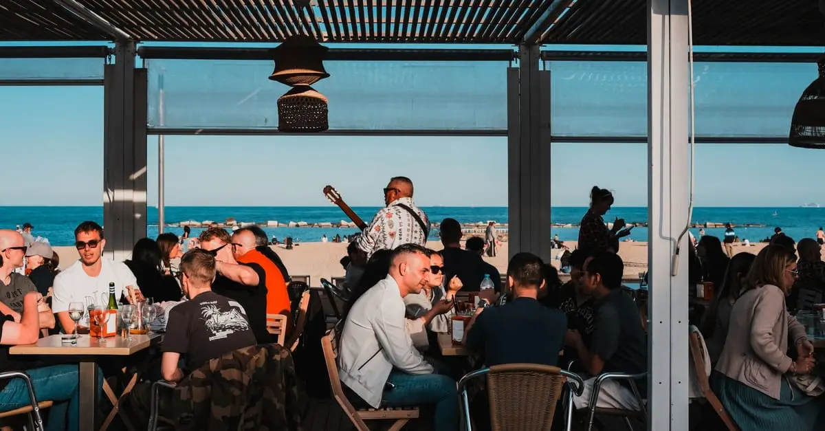 Gente en una terraza